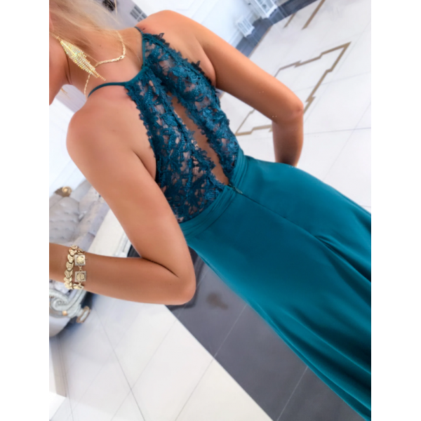 Dolga pudrasta obleka s čipko